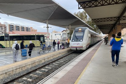 Último día con trenes en la capital almeriense.