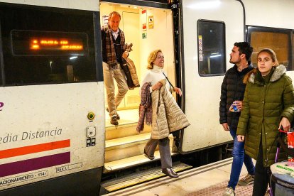 El tren llegó desde Granada.