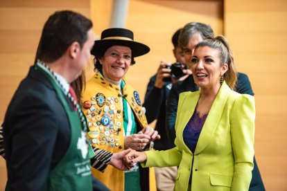 Mar Villalobos presentó la Cofradía del Tomate Almeriense y contó algunas facetas de su labor en TVE.