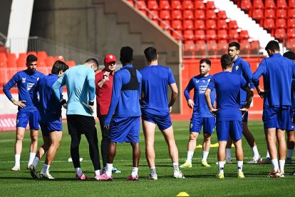 Breve charla para continuar con el trabajo.