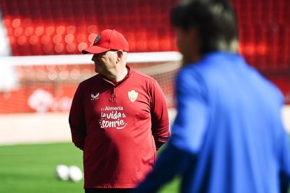 Un primer plano del preparador madrileño.