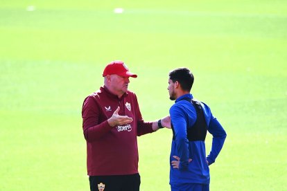 Hablando con el argentino Lucas Robertone.