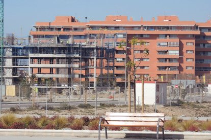 La foto del avance de Almería con los viejos bloques y nuevas construcciones.