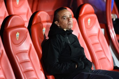 La inmensa soledad del banquillo.