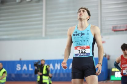 Concentración antes del salto que le llevó al oro en el Campeonato de España. 