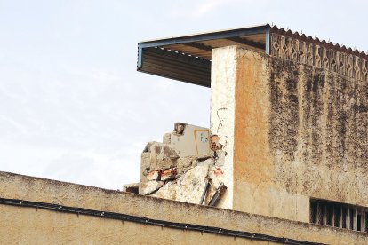 Desde la calle ya se notan los avances en la demolición.