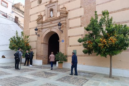 Un centenar de vecinos acudieron a la misa.