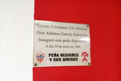 Placa conmemorativa de la inauguración de la peña.