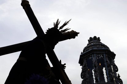 Nuestro Padre Jesús en su Tercera Caída bajo las nubes de Almería.