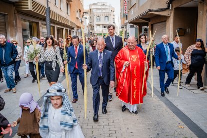 La procesión en el núcleo de Roquetas de Mar.
