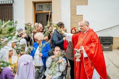 La procesión en el núcleo de Roquetas de Mar.