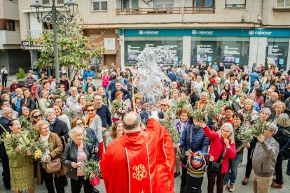 La procesión en el núcleo de Roquetas de Mar.