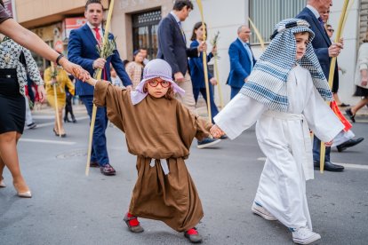 La procesión en el núcleo de Roquetas de Mar.