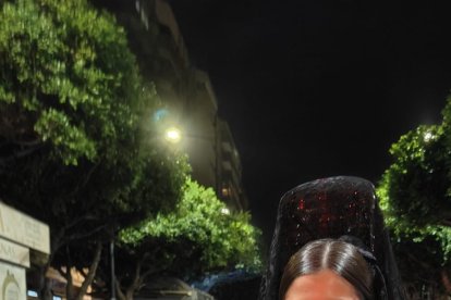 Numerosas mantillas acompañaron a la Virgen de Fe y Caridad.