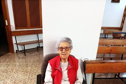 Carmela siempre puntual a su cita con la Misa.