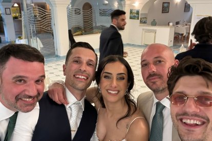 Maria y Francesco con Óscar, Fran y Matheus, amistades de Almería.