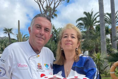 José Moreno y su esposa durante el cóctel.