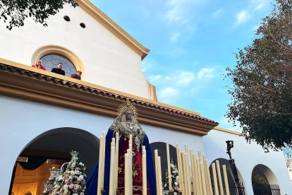 Salida de María Santísima de la Amargura del templo.