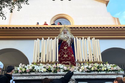 Salida de María Santísima de la Amargura del templo.