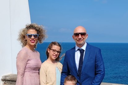 María del Mar, Marco y los pequeños Mara y Alessandro también viajaron a Ischia desde Almería. (FOTO: Valerio Gatto)