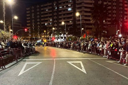 Ambiente en la Plaza Circular para ver el Encuentro.
