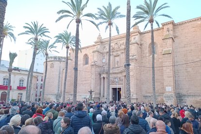 Final del viacrucis del Cristo de la Escucha en la Catedral.