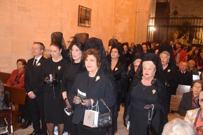 Primera estación en el monumento de la Catedral.