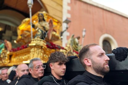 Salida del Santísimo Cristo Yacente.