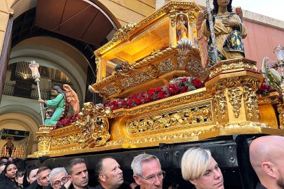 Salida del Santísimo Cristo Yacente.