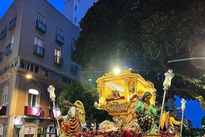Santísimo Cristo Yacente en carrera oficial.