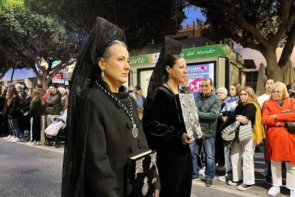 Mantillas en el Paseo de Almería.