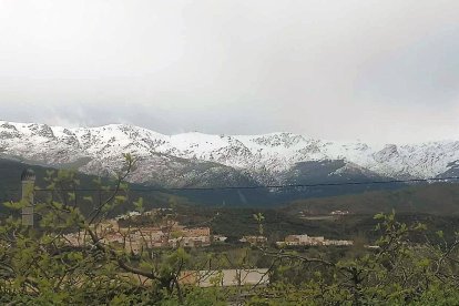 Sierra Nevada desde Montagón (Abla). Foto de José Manuel Latorre López.
