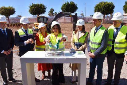 La consejera de Salud, Catalina García, en la primera piedra del nuevo centro de salud de El Ejido Nordeste.
