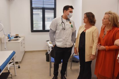 La consejera de Salud, Catalina García, en la inauguración del Consultorio de Balanegra.