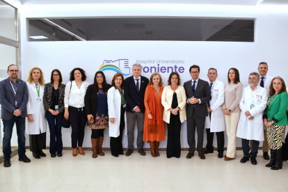 La consejera de Salud, Catalina García, en su visita al Hospital Universitario de Poniente.