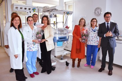 La consejera de Salud, Catalina García, en su visita al Hospital Universitario de Poniente.
