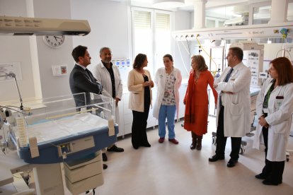 La consejera de Salud, Catalina García, en su visita al Hospital Universitario de Poniente.