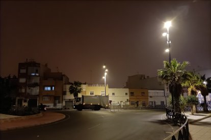 Niebla y calima se echan un pulso.