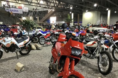 Área Central - Exposición Motocicletas.