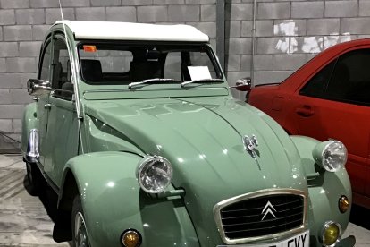 Citroen 2CV.