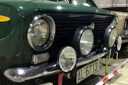 Detalle Faros Seat 127.