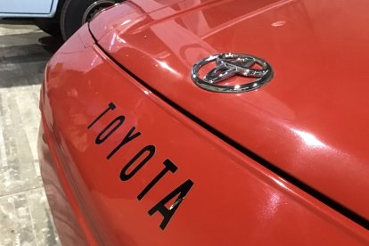 Emblema Toyota MR2.