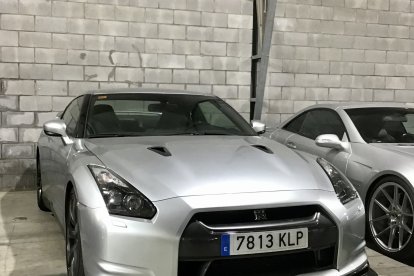 Nissan GTR.