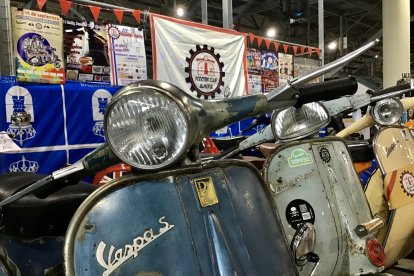 Scooter Club Almería - Stand de Vespas.