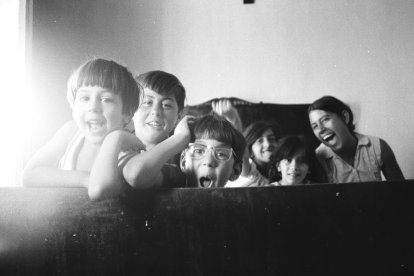 En la cama con seis hermanos menores.