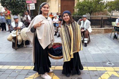 Dos de las participantes en la representación.