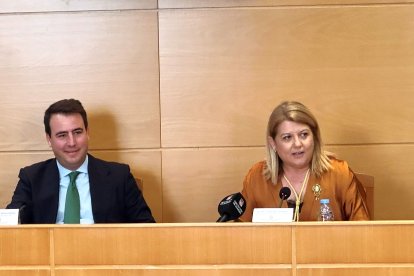 La alcaldesa de Gádor, Lourdes Ramos, durante su intervención.