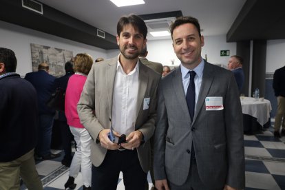 A la derecha, Ricardo Céspedes, gerente y director comercial de La Voz de Almería, y José María Morales, de Vera Import.