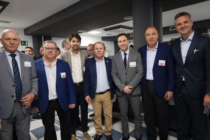 Desde la izquierda, José Luis Heredia, Juan A. González, José María Morales, Jerónimo Parra, Ricardo Céspedes, José Manuel Fernández y Álvaro de la Haza.