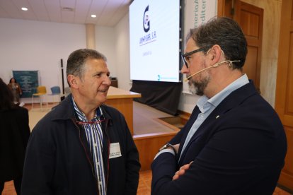 El periodista David Baños, a la derecha.